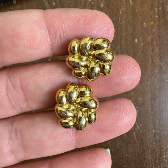 Napier VINTAGE gold tone Floral Knot Stud‎ Earrings for pierced ears - Picture 5 of 5